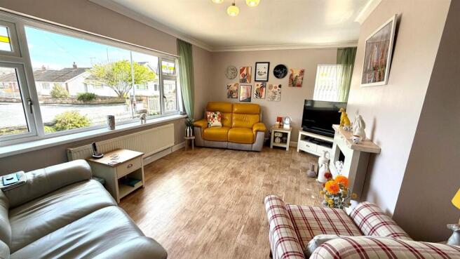 LOUNGE/DINING ROOM