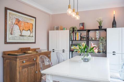 Manor Park, Maids Moreton, MK18
