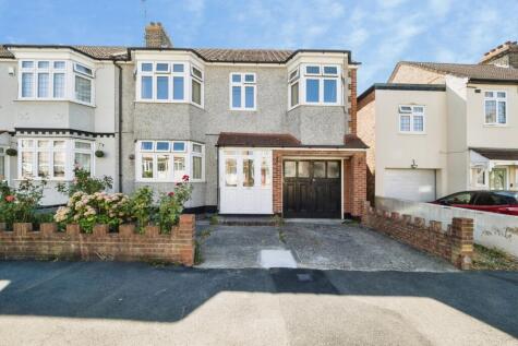 Globe Road, Hornchurch, RM11