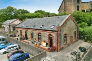 4, The Lamp House (court C), Winding Wheel Lane, Hengoed CF82 6AA