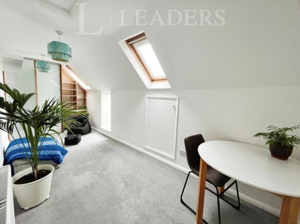 Dressing area/living area