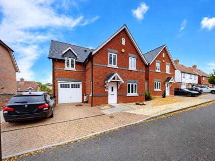 Bowline Drive, Hailsham, BN27