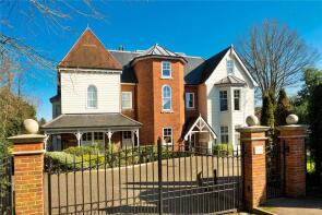 5, Sycamore Court, Oatlands Chase, Weybridge KT13 9RS