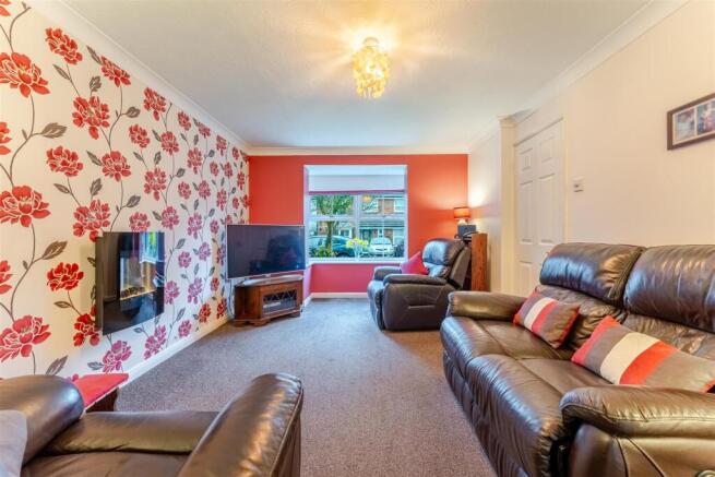 14 Moorside Yatton BS49 4RL5.jpg
