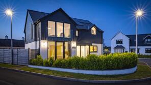 T¿ Llawen, Grove Crescent, Jameston, Tenby SA70 8QU