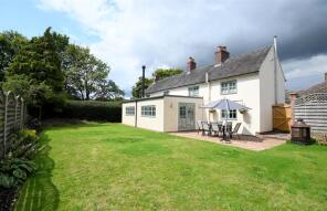 Glenfield, Yoxall Road, Kings Bromley, Burton-on-trent DE13 7JJ
