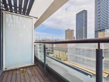 Boardwalk Place, London, E14