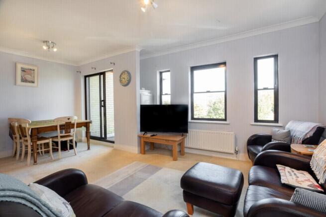 sitting/dining room