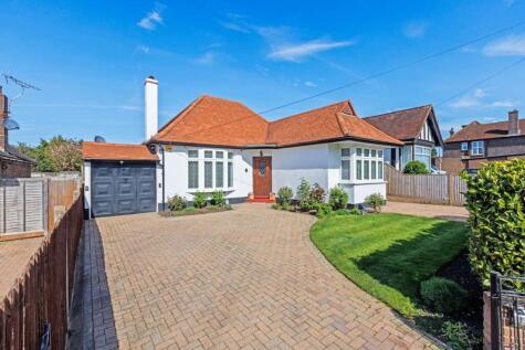 Elmcroft Drive, Chessington, KT9
