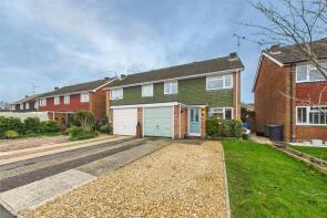 30, Weybridge Mead, Yateley GU46 7UY