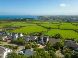 Heather-bern, Beacon Road, St. Agnes TR5 0NF