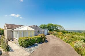 17, Stuarts Way, Saltash PL12 6PN
