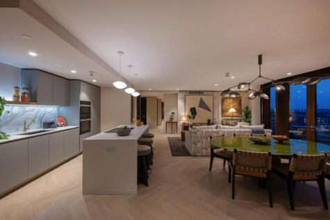 Triptych Place, London, SE1