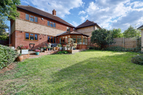 Oakley Gardens., Downhead Park, Milton Keynes