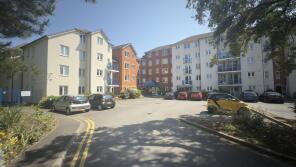 First Floor Flat, Eddington Court, Beach Road, Weston-super-mare BS23 1DH