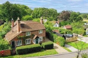 Wayside, The Slade, Bucklebury, Reading RG7 6TE