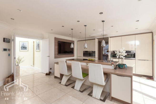 11 HILL CLIFFE-23