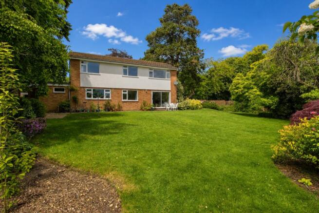 0.3 acre plot in central Wokingham