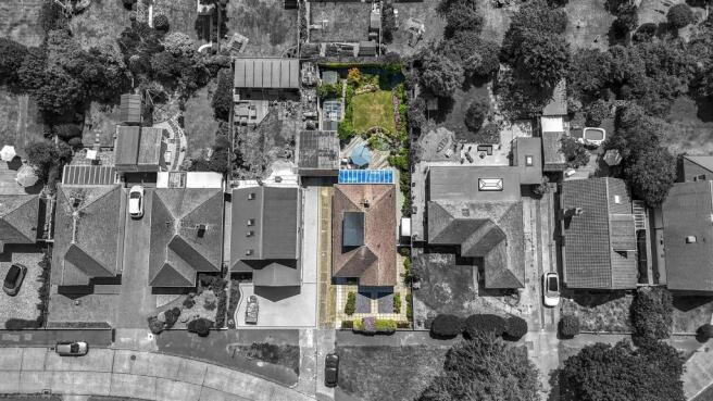 21 Singleton Crescent-002bw.jpg