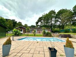 218, Hurn Road, Ringwood BH24 2BT