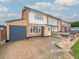 6, Woodside Chase, Hockley SS5 4NB