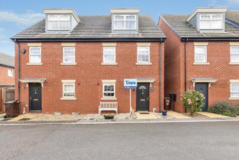 Stoborough Crescent, Pontefract, WF7