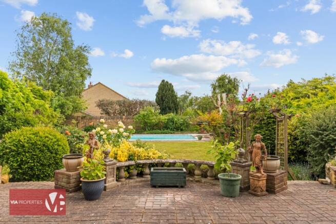 20 Baas Lane Broxbourne via properties estate lett