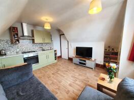 Flat 8, Salisbury House, St Thomas Hill, Canterbury CT2 8EJ