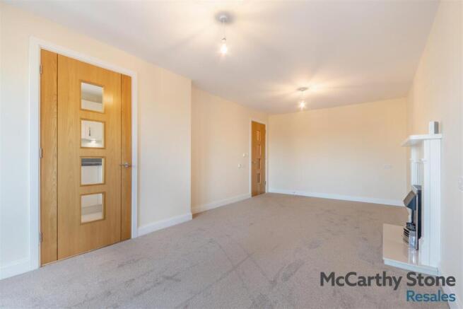 8687091-interior13.jpg