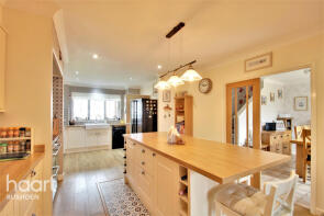 42, The Crescent, Chelston Rise, Wellingborough NN9 6AU