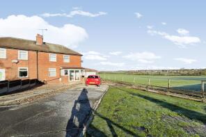1, Thorpegate Estate, Badsworth, Pontefract WF9 1AE