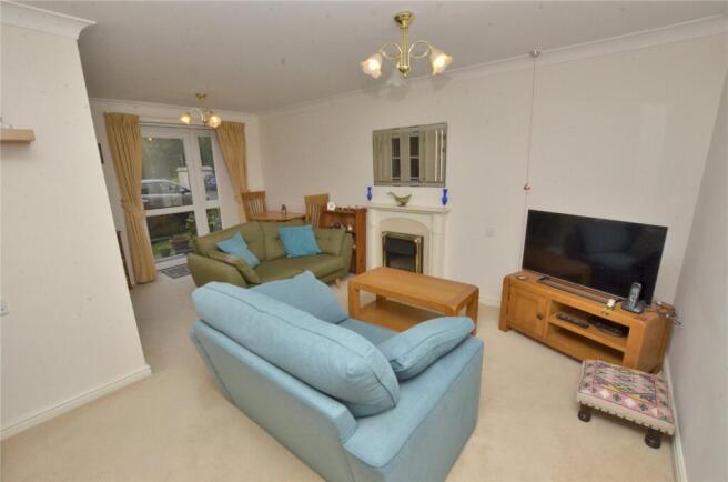 Lounge/Dining Room