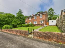 42, Ffordd Aneurin, Pontyberem, Llanelli SA15 5DF