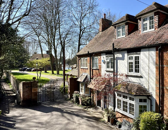 Front 2 Stable cottage¿s