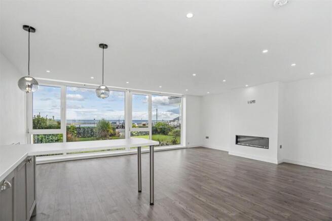Living Room / Kitchen