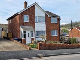30, Lyndhurst Road, River CT17 0NF