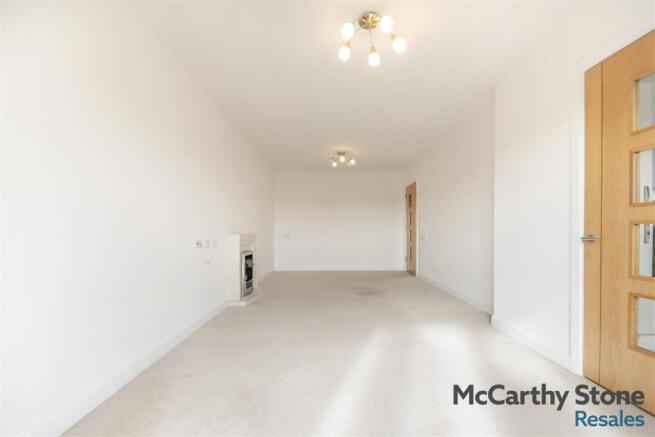8682219-interior13.jpg