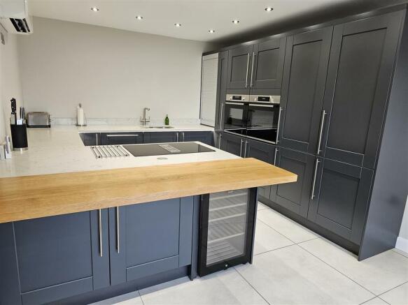 kitchen 1.jpg
