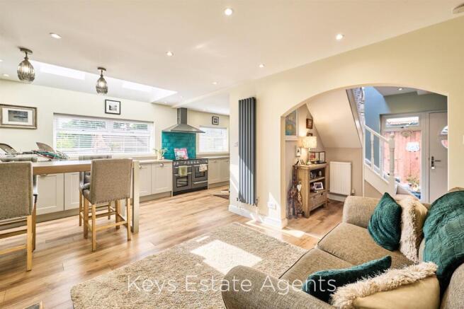 OPEN PLAN LIVING, DINING SPACE & KITCHEN