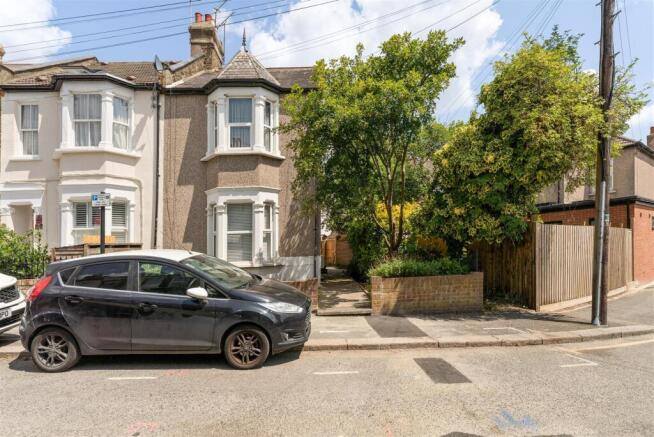 Connaught Road, E4