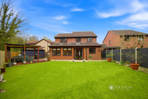 Harrap Chase, Grays, RM17