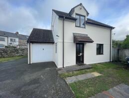 1, Hembal Close, St. Austell PL25 5TL
