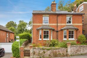 8, Dean Road, Godalming GU7 2PJ