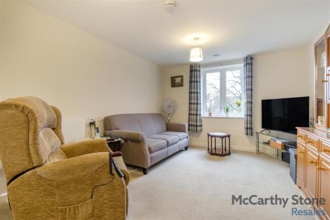8672430-interior09.jpg