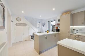 2a Ventnor, Nailsworth Crescent, Redhill RH1 3JF