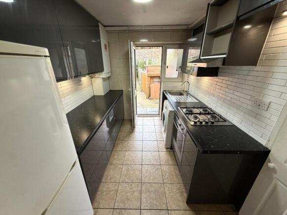 FITTED KITCHEN