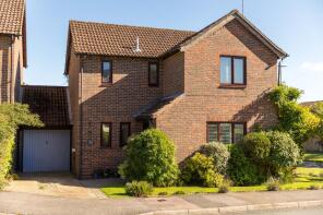 33, Lower Mere, East Grinstead RH19 4TB