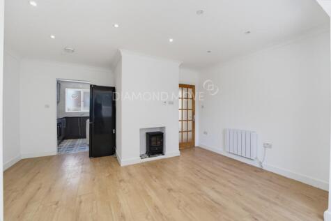 Staines Road, Feltham, TW14