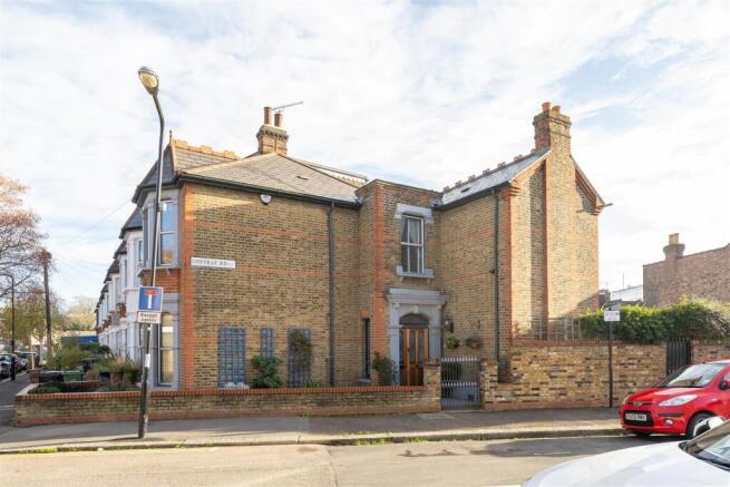 Barrett Road, E17