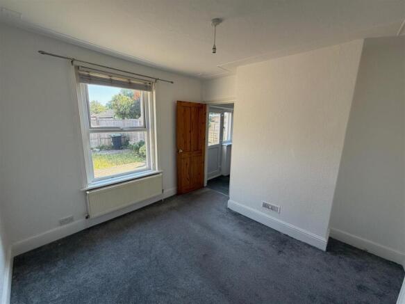 DINING ROOM.jpg